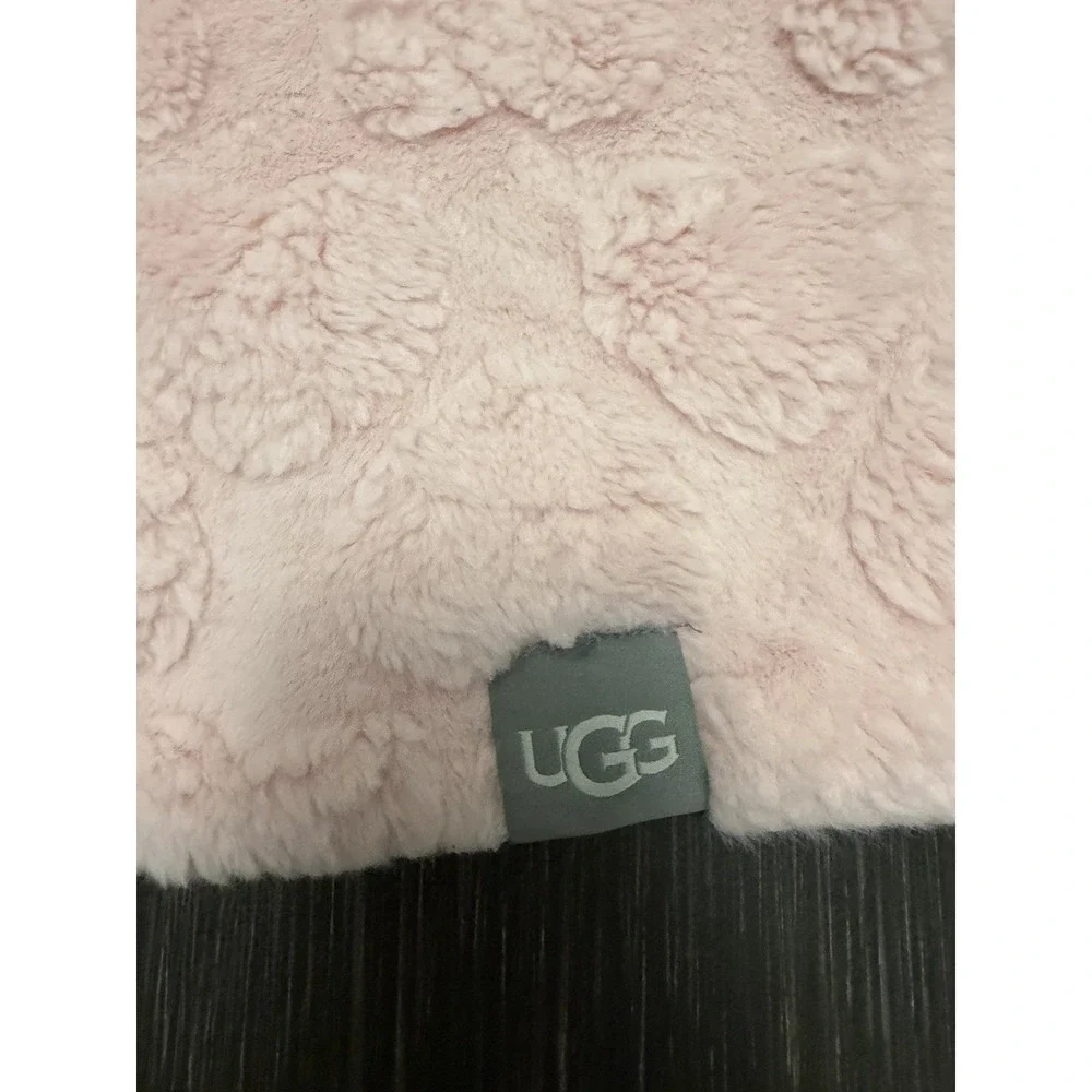 UGG Baby Pink Hearts Blanket 28